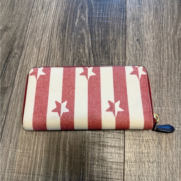 COACH Red And Beige Stripes And Stars Medium Zip Around Multi Card Canvas Wallet - Picture 6 of 10